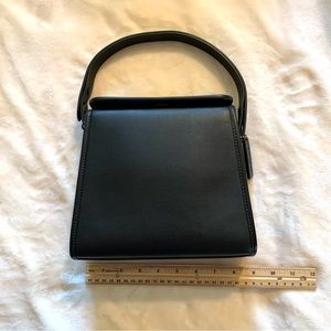 Coach Boutique - classic Turnlock Shoulder Bag in Black